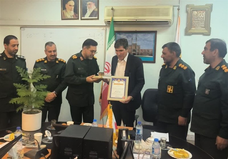 کارگران، جهادگران خط مقدم تولید هستند
