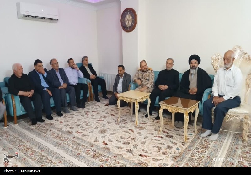 ادای احترام مسئولان بهارستان به خانواده شهید ابوالفضل ابدام