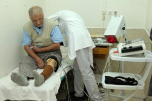 بازنشستگان برای درمان وام می‌گیرند!