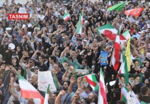 تجمع مردم تهران در محکومیت تجاوز به تاسیسات هسته‌ای