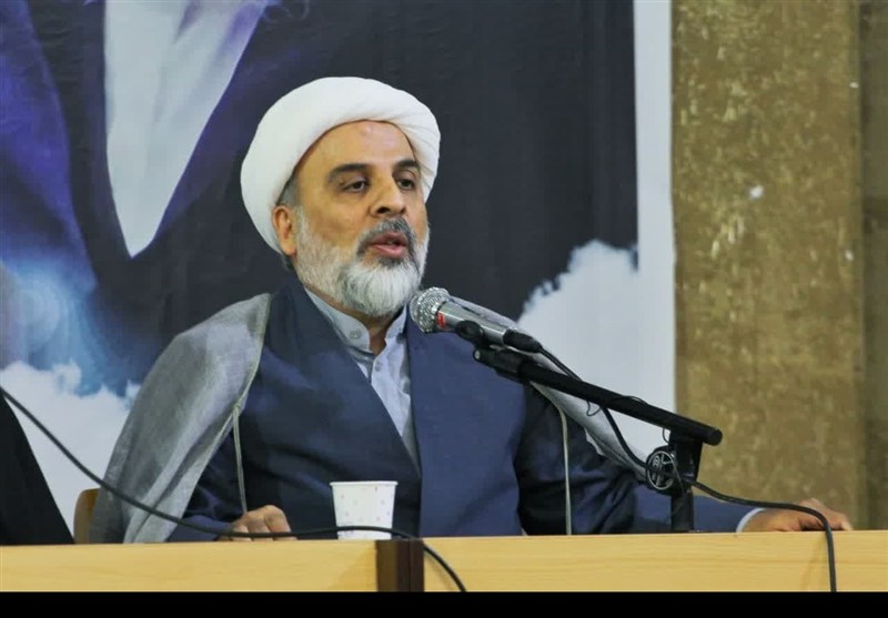 تسلط بر مبانی معرفتی، وجه تمایز امامین انقلاب با رهبران جهان
