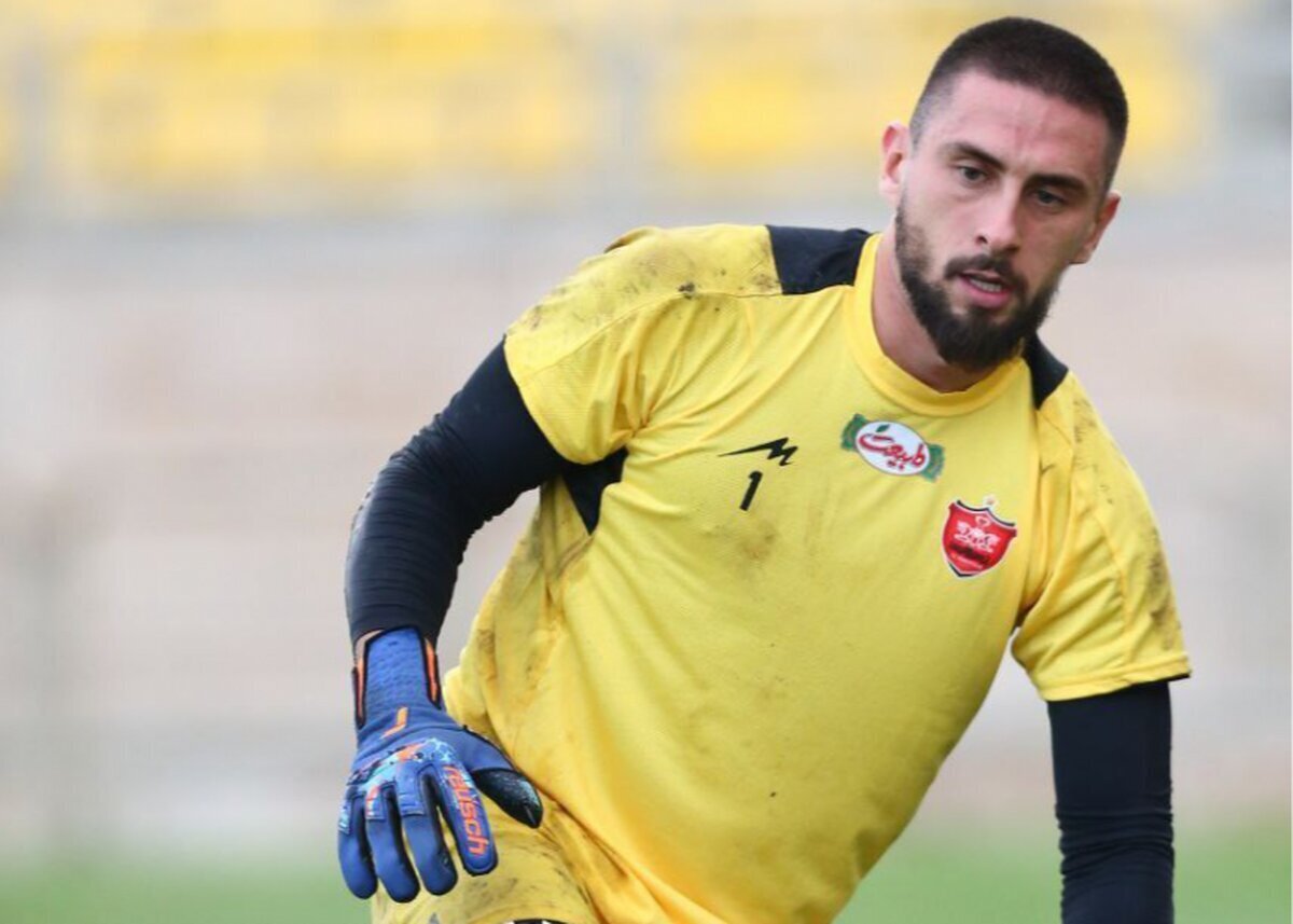 دروازه بان پرسپولیس آنفالو کرد و رفت!