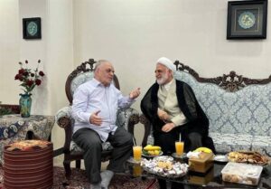 عیادت رئیس قوه قضاییه از “عزت‌الله مطهری” در منزل وی