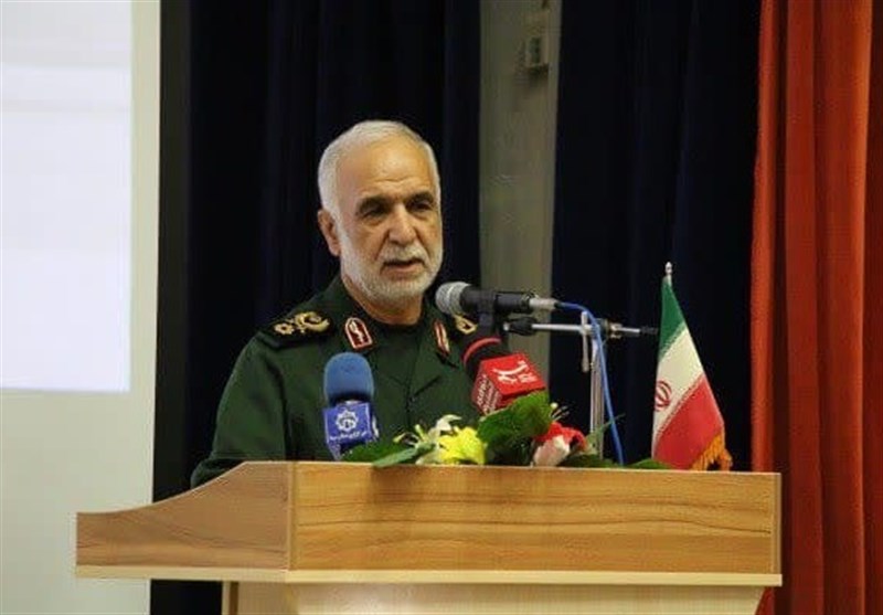 یاد امام خمینی(ره) و مکتب او باید زنده بماند