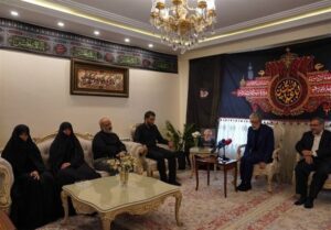ابلاغ سلام و تسلیت رهبر معظم انقلاب به خانواده شهید طهرانچی توسط حدادعادل