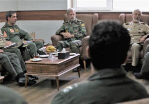 بازدید فرمانده کل ارتش از پایگاه‌ هوایی شهید لشگری