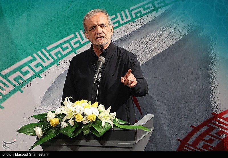 حضور رئیس‌جمهور در یادبود شهدای فرهنگ و هنر و رسانه/ همه تلاش‌مان را می‌کنیم قدردان این اتحاد مردم باشیم