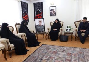 دیدار دختر پزشکیان با خانواده شهید سپهبد سلامی