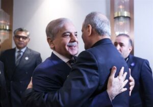 دیدار نخست‌وزیر پاکستان با پزشکیان