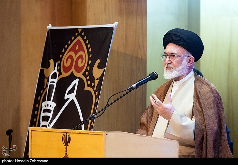 راهپیمایی اربعین پایگاهی برای بیعت جهانی با امام حسین(ع) است
