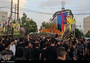 روایتی از حرکت کاروان نمادین اسرای کربلا در خیابان‌های ورامین
