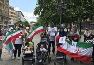 دولت مکلف به ارائه حمایت درمانی و فرهنگی از ایرانیان خارج کشور شد