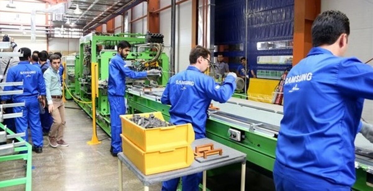 رئیس‌جمهور یک واحد صنعتی تولید ظروف شیشه‌ای را در زنجان افتتاح کرد