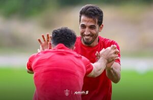 کاپیتان قید پیشنهادات نجومی را زد/ در پرسپولیس می‌مانم