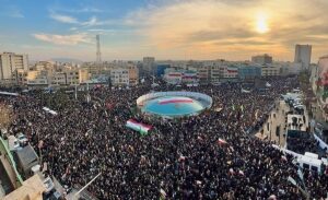 فعلاً آمریکا از حمله به ایران خودداری می‌کند/ ترامپ، پهلوی را شایسته رهبری نمی‌داند