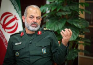 سردار وحیدی: ملت ایران هرگز از ناو و جنگنده نمی‌ترسد