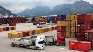 واردات بدون انتقال ارز ۲ میلیارد دلار کالای پتروشیمی و نساجی تا ۶ ماه